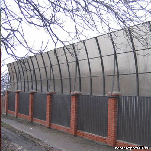 комбинированный забор из поликарбоната